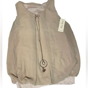 🆕 NWT 🆕 Top with chain accessory attached